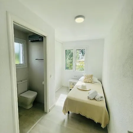 Con Piscina En Addaia 빌라
